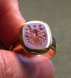 eappenring mit einem Meisterwerk in Minatur